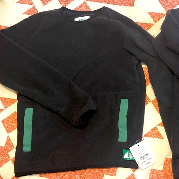 NWT. MEC Youth black polar fleece crew neck - Picture 1 of 2
